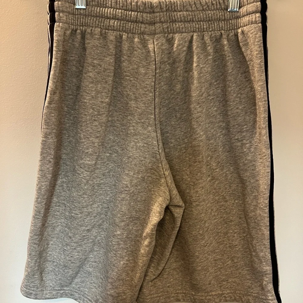 Adidas MEN ESSENTIALS FLEECE 3-STRIPE ATHLETIC SHORTS